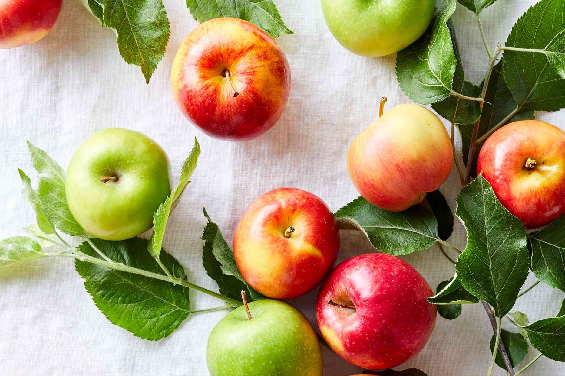 How to Store Apples: 2 Ways to Store Fresh Apples - 2024 - MasterClass