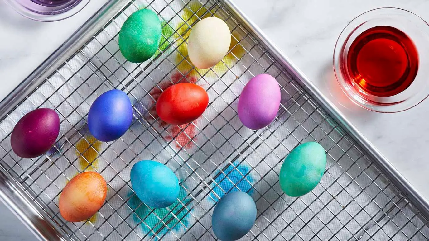 How to Dye Easter Eggs with Food Coloring - Kitchen Divas